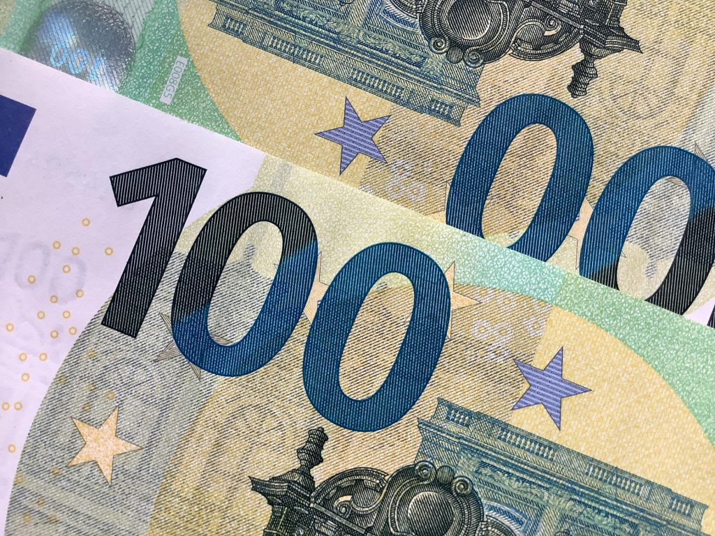 100 euros