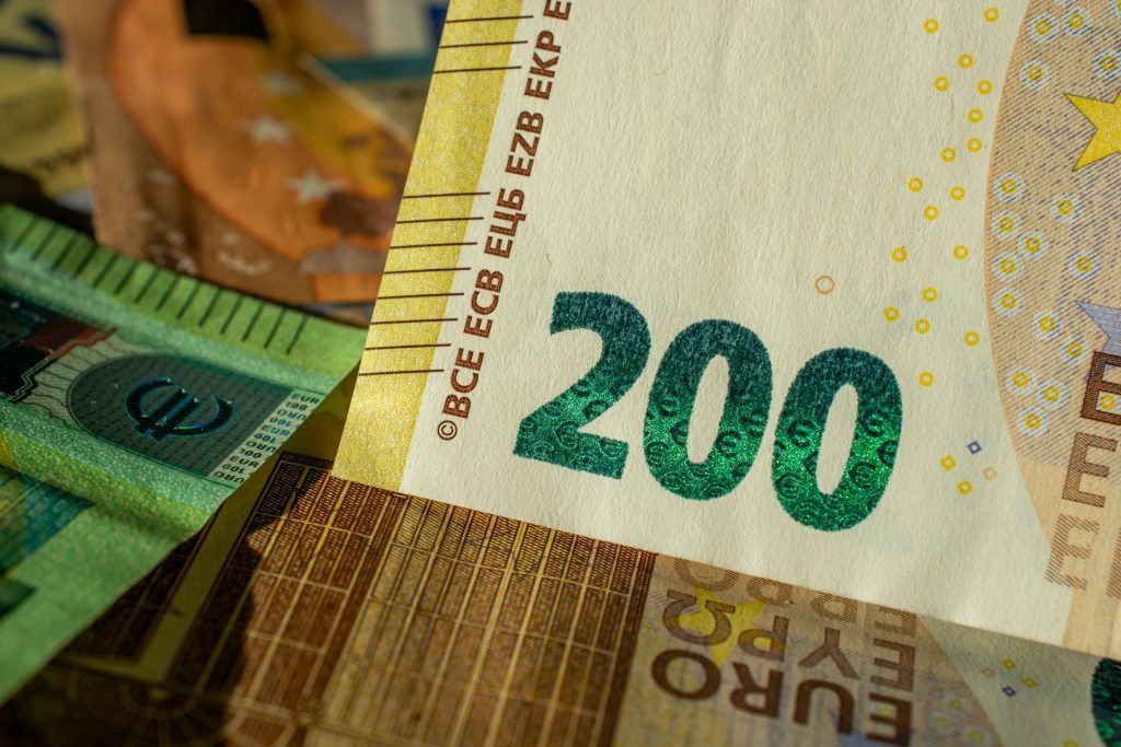 200 euros