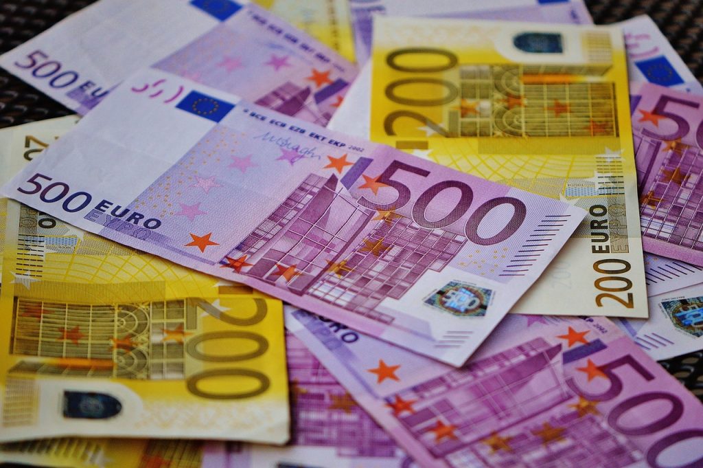 200 y 500 euros
